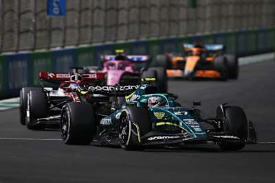 Max Verstappen (Mitte) gratuliert Nico Hülkenberg