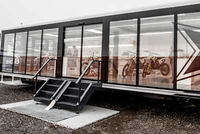 Das Husqvarna Werksteam rückte im letzten Jahr mit einem neuen Teamtruck aus