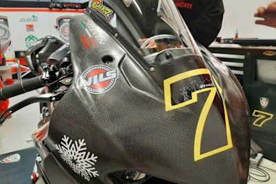 Das Motorrad von Chaz Davies steht bereit	