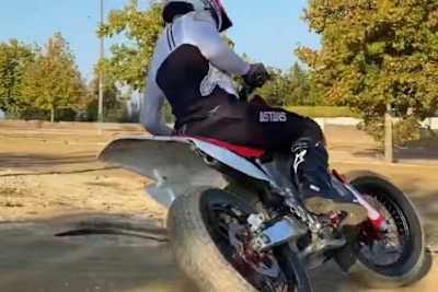 Slidend um die Kurven: Marc Márquez