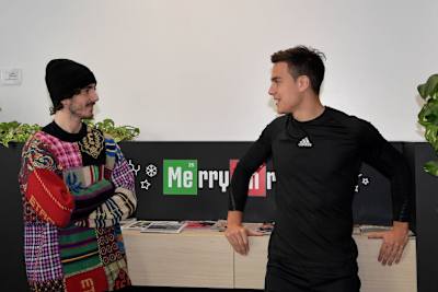 Francesco Bagnaia im Gespräch mit Paulo Dybala