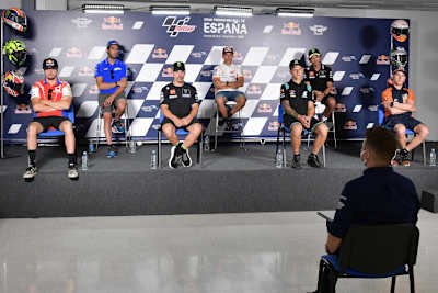 Ungewohnte Bilder aus Jerez: Miller, Rins, Viñales, Marc Márquez, Quartararo, Rossi und Pol Espargaró im leeren Pressesaal