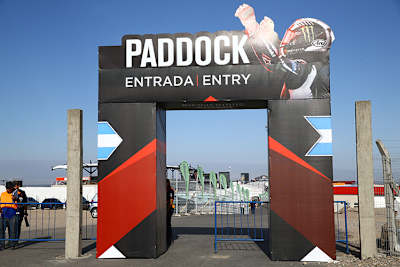 Bis zum Paddock in San Juan ist es ein langer und kostspieliger Weg