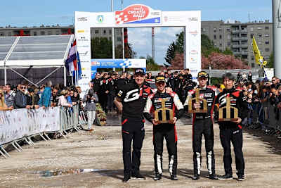 Jari-Matti Latvala; Jonne Halttunen, Kalle Rovanperä (vlnr)