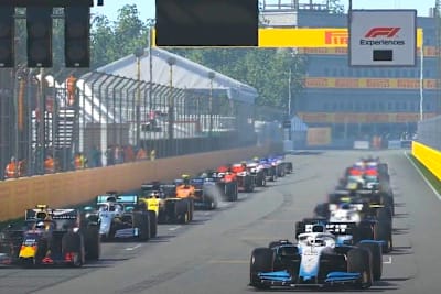 George Russell (vorne rechts) ging von der Pole-Position ins Rennen und führte vom Start bis ins Ziel