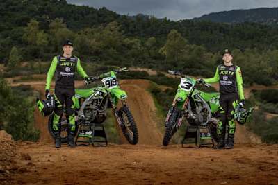 Ben Watson (#919) und Romain Febvre (#3) sind die Kawasaki-Werksfahrer 2022 im neuen Team von Kimi Räikkönen