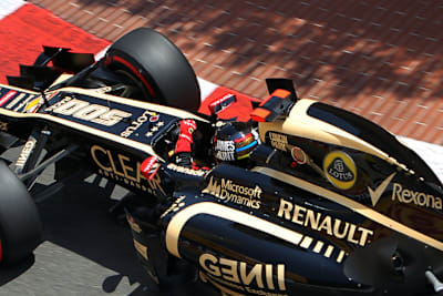 Kimi Räikkönen 2012 in Monaco mit einem Helm in James Hunt-Design