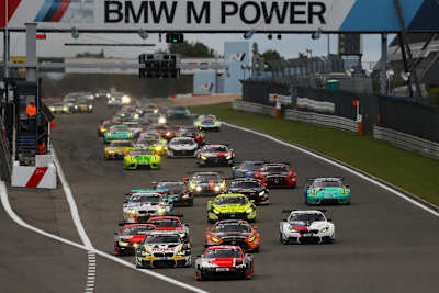 Der Start ist bei den Rennen zur Nürburgring Langstrecken-Serie immer spektakulär