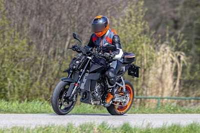 KTM 990 Duke: Erwischt bei geheimen Testfahrten