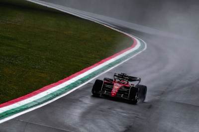 Das freut die Tifosi: Charles Leclerc war im ersten freien Training in Imola der Schnellste