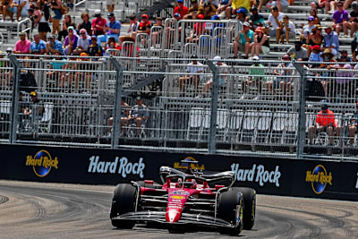 Charles Leclerc fährt dem Sieg entgegen