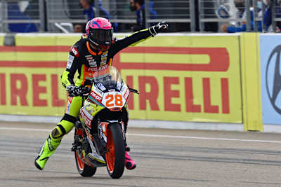 Der erste WM-Pokal 2022 für Lennox Lehmann