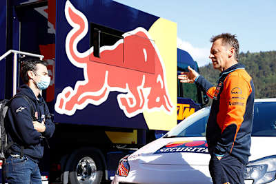 Social Distancing im Paddock: Dani Pedrosa (li.) und Mike Leitner