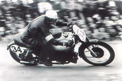 Leslie Graham 1949 auf einer AJS 500