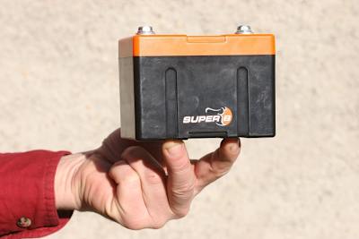 Mit einer Bleibatterie hätte es einem die Funger umgeknickt: Ein Lithium-Ionen-Akku ist vergleichsweise federleicht