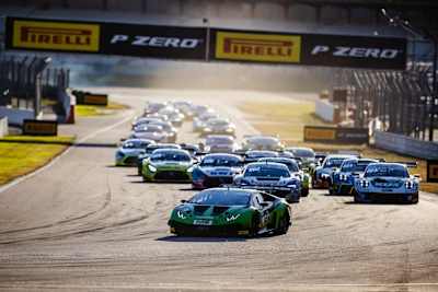 Schon am Start vorne: Der Lamborghini Huracan GT3 von GRT