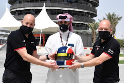 Walter jun. (links) und Robert mit BIC-CEO Scheich Salman bin Isa Al Khalifa