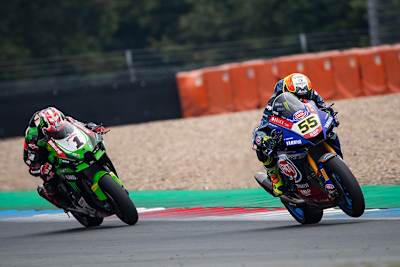 Andrea Locatelli vor Johnny Rea