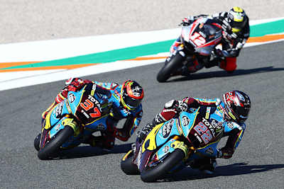 Sam Lowes (22) vor seinem Teamkollegen Fernandez und Tom Lüthi (12)