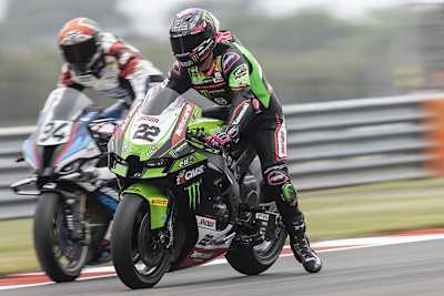 Alex Lowes (22) im Bremsduell mit Jonas Folger