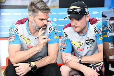 Sam Lowes (re.): In Misano muss er aus der Boxengasse losfahren