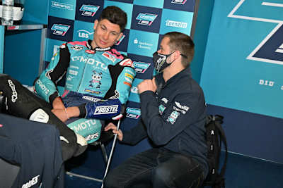 Tom Lüthi im Gespräch mit Tatay