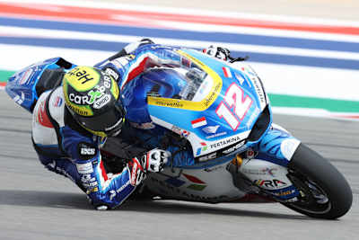 Tom Lüthi unterstützt den 16-jährigen Schweizer Nachwuchsfahrer Noah Dettwiler