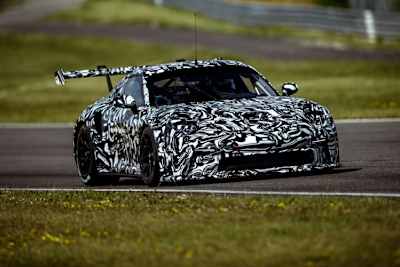 Noch im Tarnkleid: Der neue Porsche 911 GT3 Cup