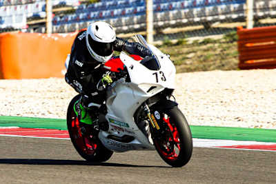 Maximilian Kofler mit der Ducati 955 V2 in Portimao