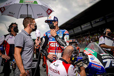 Alex Márquez am Startplatz mit Stefan Bradl