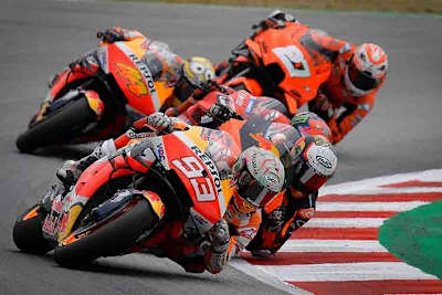 Im Rennen: Marc Márquez vor Binder, Pol Espargaró und Lecuona (27)