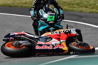 In Runde 2 musste Morbidelli dem Motorrad des gestürzten Marc Márquez ausweichen