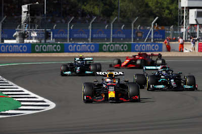 Max Verstappen in Führung