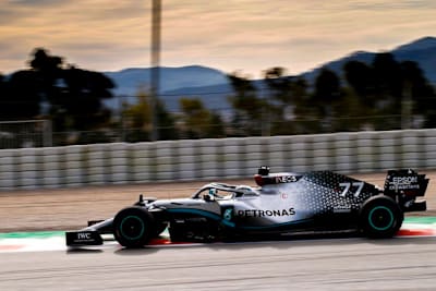 Valtteri Bottas nimmt Platz im Silberpfeil