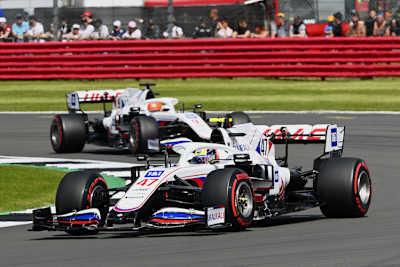 Mick Schumacher vor Nikita Mazepin