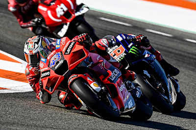 Valencia-GP: Jack Miller (43) vor Weltmeister Fabio Quartararo 
