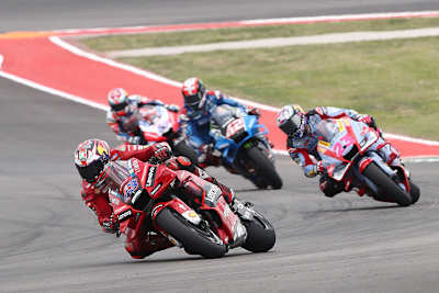 Heftige Fights: Jack Miller (43) wehrt sich gegen Bastianini (23), Rins (42) und Martin