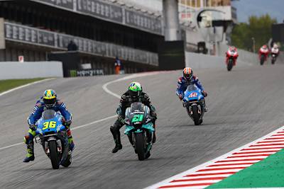 Spannende Fights: Joan Mir (36) gegen Morbidelli (21), dahinter Rins (42) li