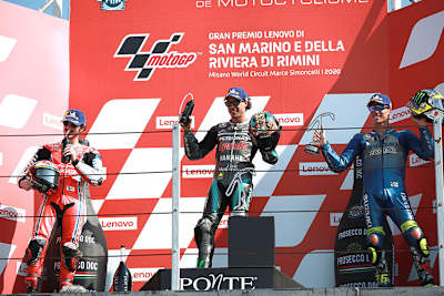 Podest: Bagnaia, Morbidelli und Mir
