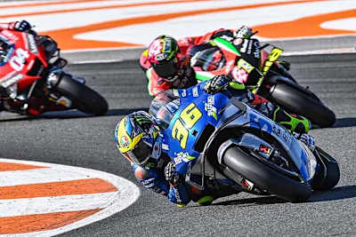 Joan Mir im Rennen am Sonntag vor Aleix Espargaró und Dovi