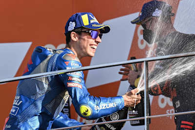 Joan Mir strahlt in Valencia über beide Ohren