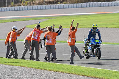 Auch bei leeren Tribünen wurde Joan Mir in Valencia bejubelt