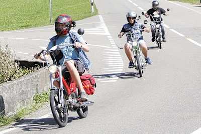 Gefühl von Freiheit und Abenteuer: Mit dem Töffli durch die Landschaft kriechen