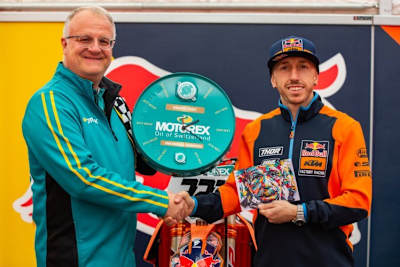 Roland Kabella von Motorex und Tony Cairoli