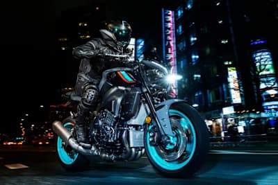 Yamaha MT-10: Der Master of Torque regiert auch, wenn die Sonne schon untergegangen ist