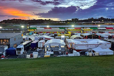 Mugello im Morgengrauen am Sonntag: Niemand erinnert sich an so ein Zuschauerdebakel