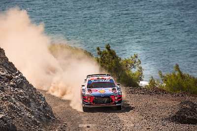   Thierry Neuville auf Kurs zum zweiten Saisonsieg