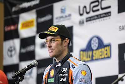 Thierry Neuville auf der Pressekonferenz