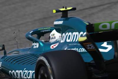 Sebastian Vettel protestiert mit seinem Helm gegen den Krieg in der Ukraine