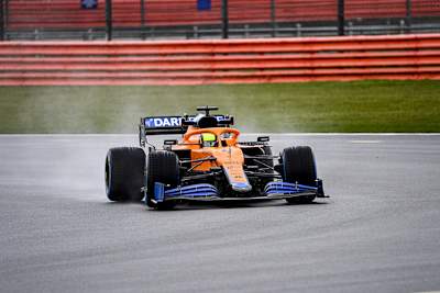 Der neue McLaren feierte bereits heute in Silverstone seine Streckenpremiere, erst rückte Lando Norris damit aus...